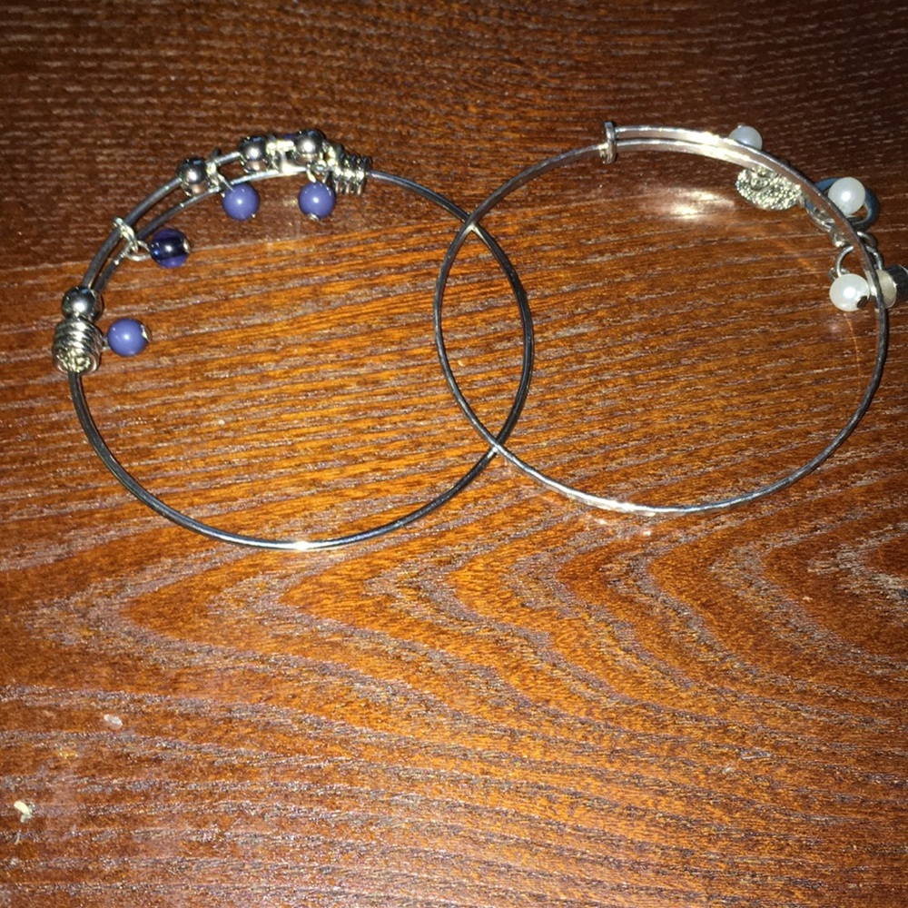 2 bracelets